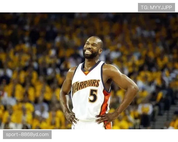 巴郎·戴维斯无球跑动制造错位，改变勇士进攻节奏