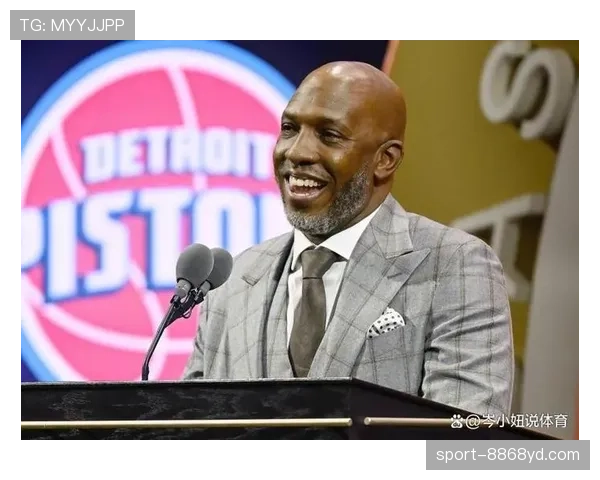 比卢普斯无球跑动改变防守布局，关键回合主导进攻节奏