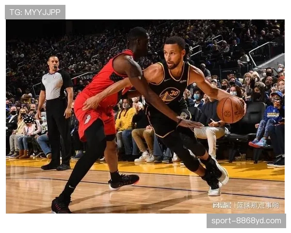 FIBA和NBA在三分线和走步判罚上的具体区别是什么？